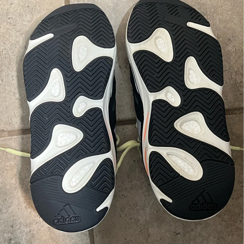 Yeezy 700 ,Size 11,No box worn multiple times.. - Picture 4 of 7